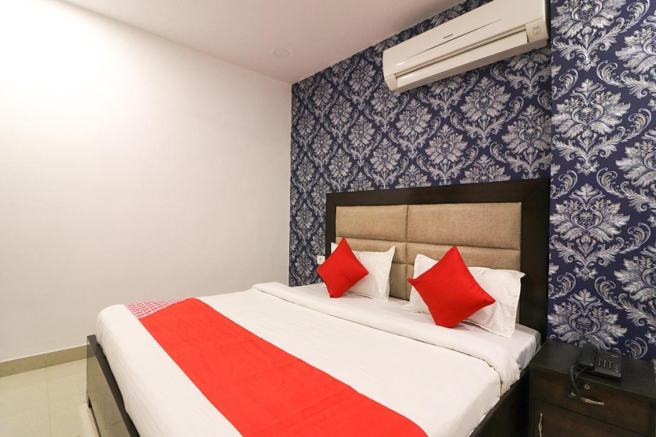 Oyo 63841 White Orchid Hotel Indraprast Luaran gambar