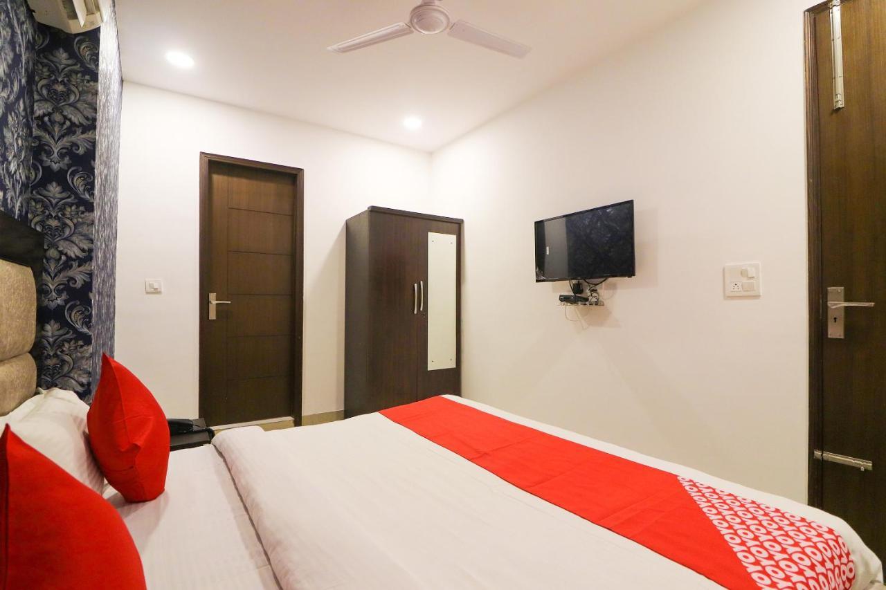 Oyo 63841 White Orchid Hotel Indraprast Luaran gambar